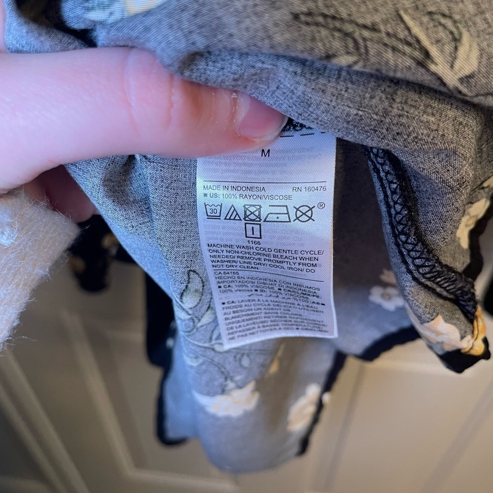 Old Navy Black and Gold Wrap Tunic Long Sleeve - Picture 6 of 6